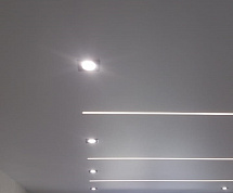 Натяжные потолки со световыми линиями